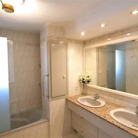 Appartamento Stunning 4 Bedroom Apartment In Sitges